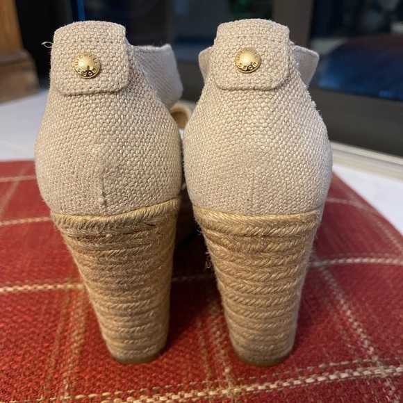 Michelle kors tan platform espadrilles size 7 1/2 m. Nice and comfortable. - Picture 5 of 15